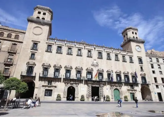 Bright Flat With View To The Castle And The Museum