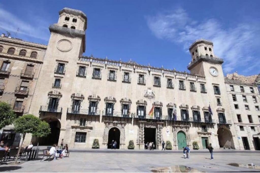 Bright Flat With View To The Castle And The Museum Appartement Alicante